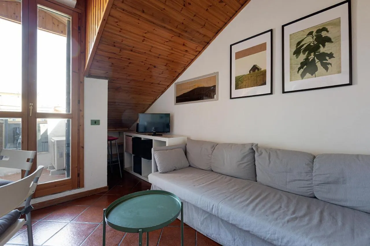 Milano Dateo Balcony Apartment